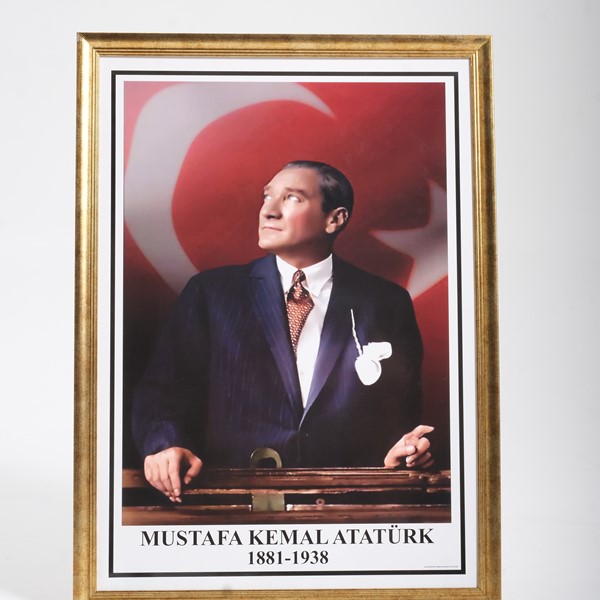 Atatürk Köşesi Lüks Yaldızlı Çerçeveli Atatürk (60x80)